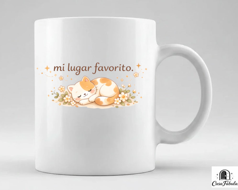 Taza mi lugar favorito con gatito kawaii dormido entre flores